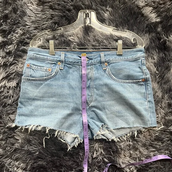 Levi's 501 High Rise Button Fly Denim
Distressed Raw Hem Shorts Sz 30 - Picture 7 of 11